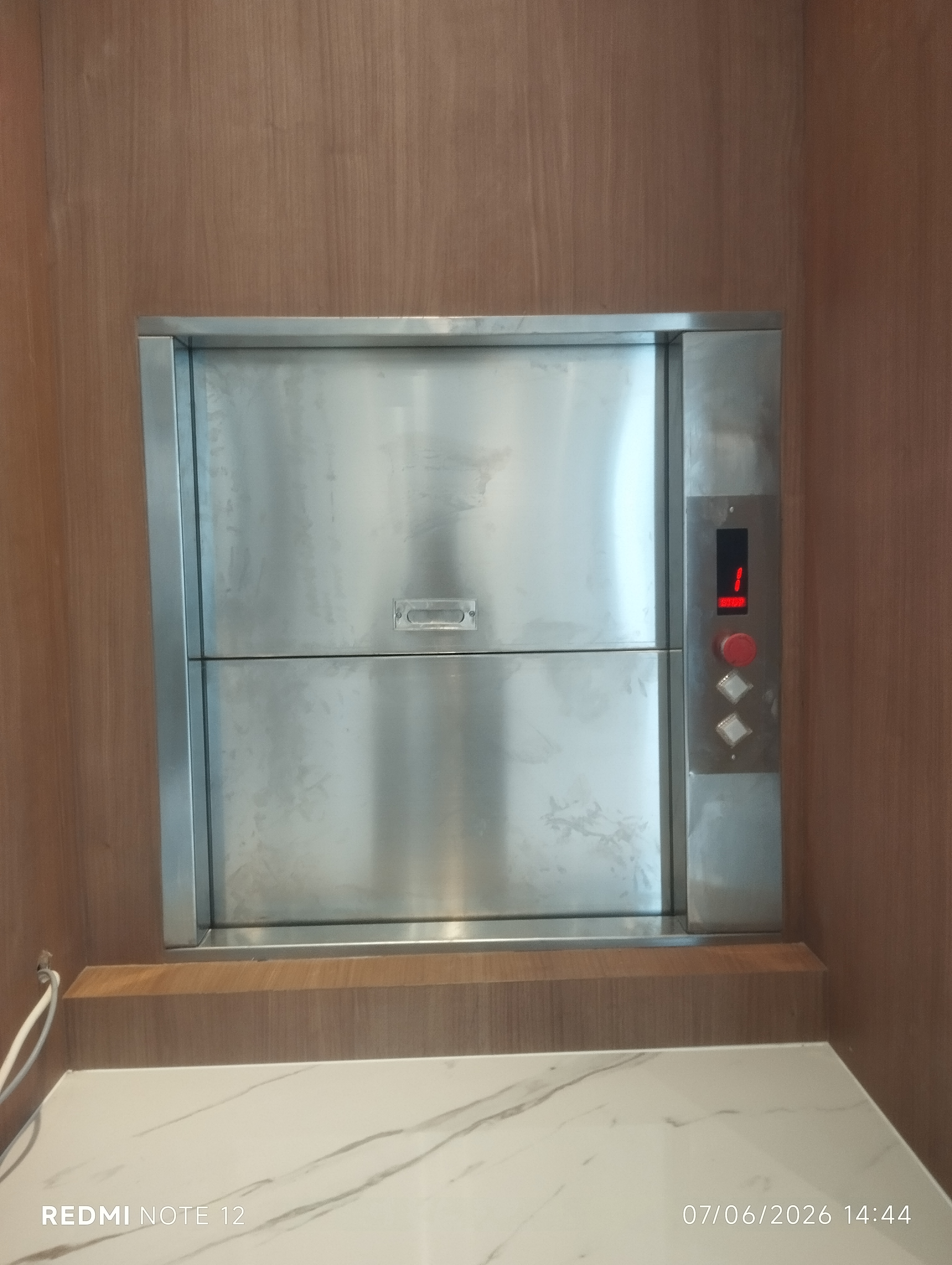 Jasa lift barang dan dumbwaiter Samudera Kreasi Indolift Jakarta