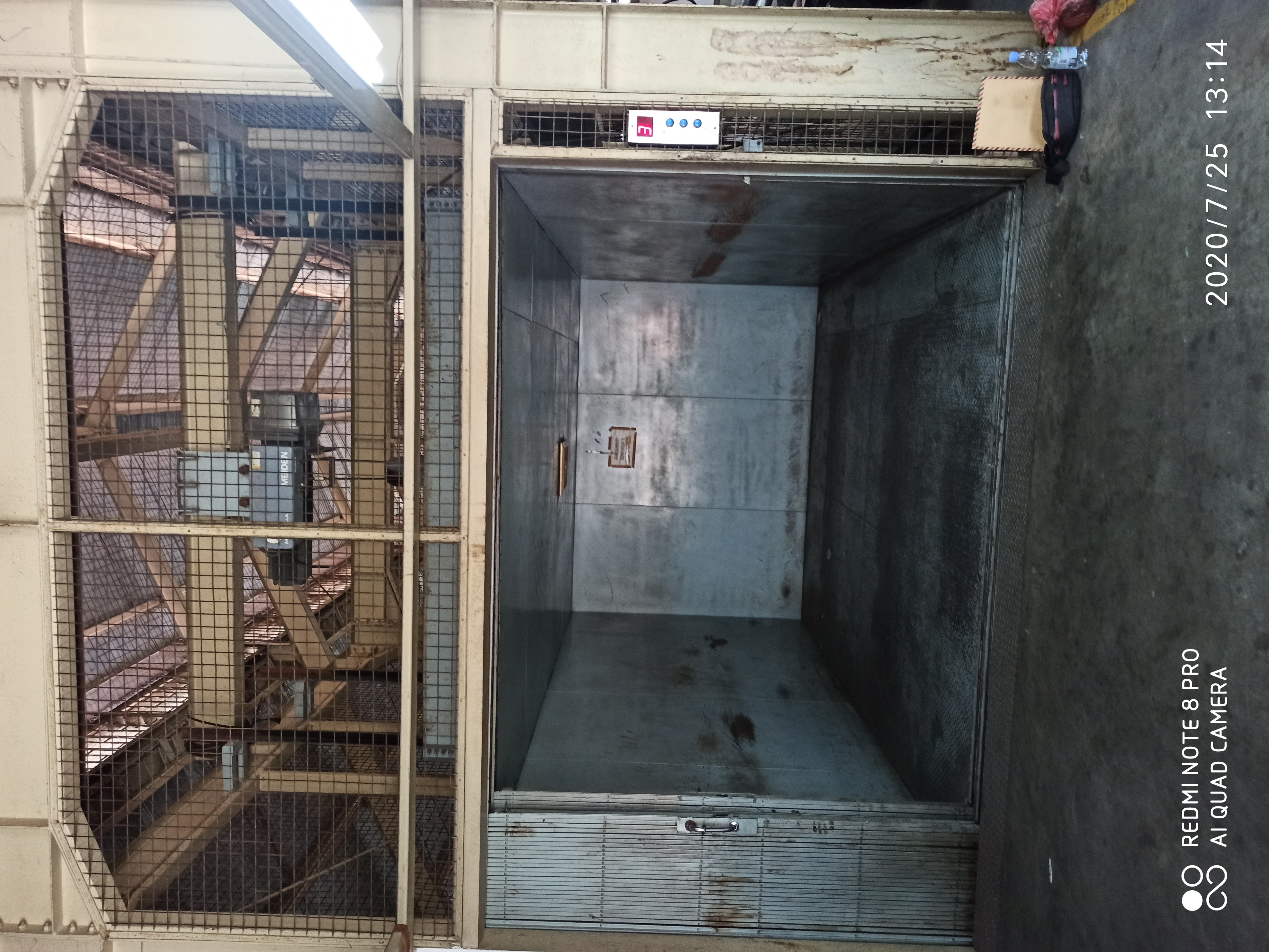 Lift Barang