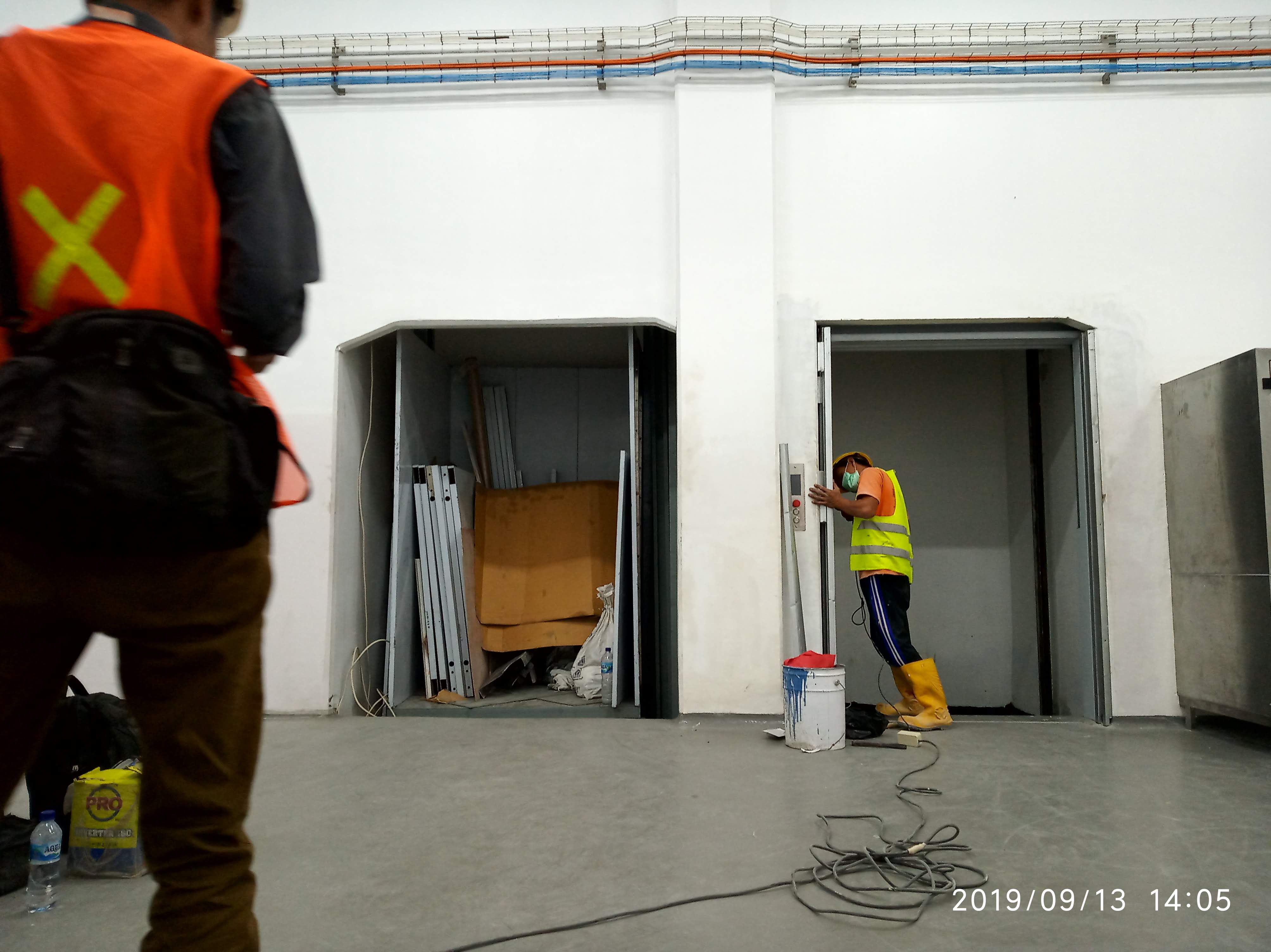 Lorong / Ruang Lift Barang PT.SUGIZINDO Citereup Bogot